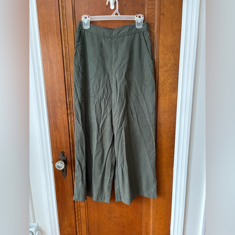 VETTA women’s green cropped wide leg pants - size 6